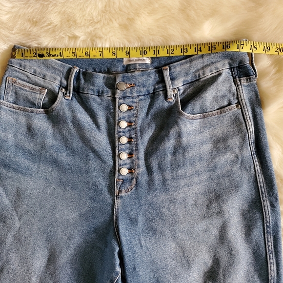 Good American Good Curve Exposed Button Ankle Crop Jeans Size 18 - Picture 8 of 13